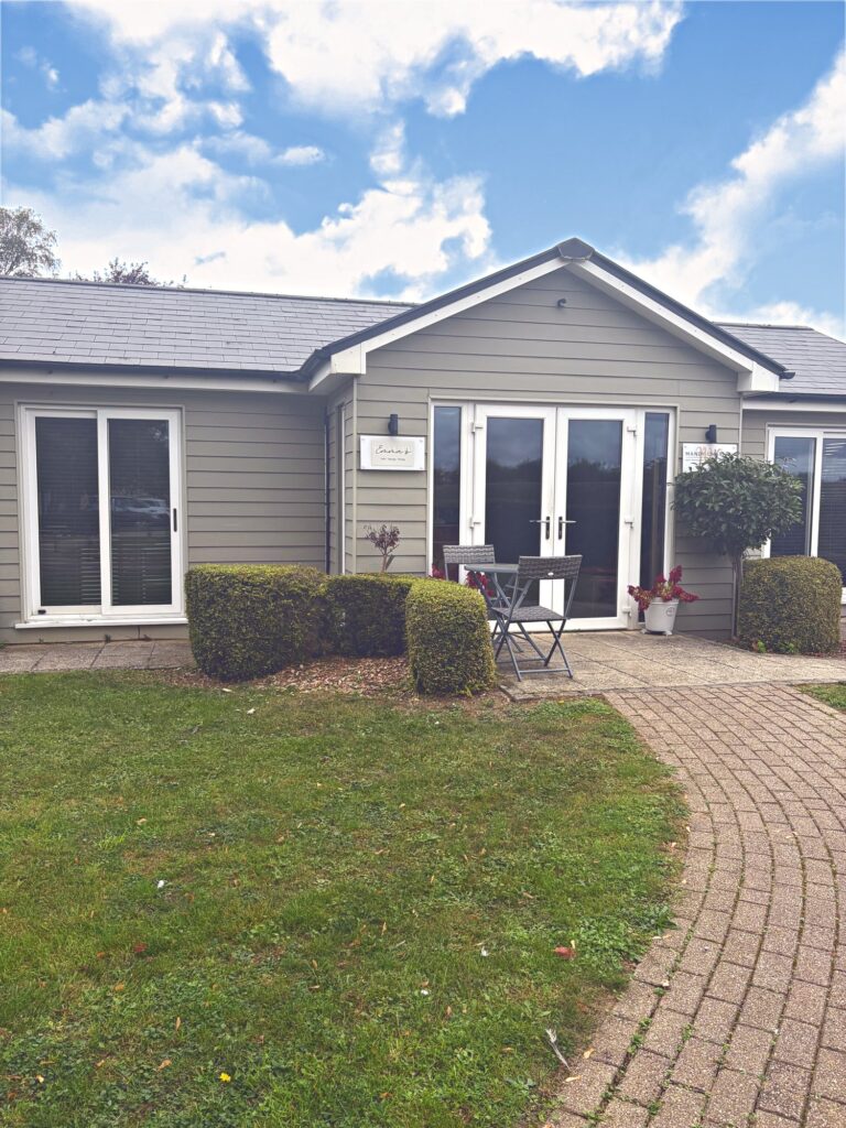 salon-exterior